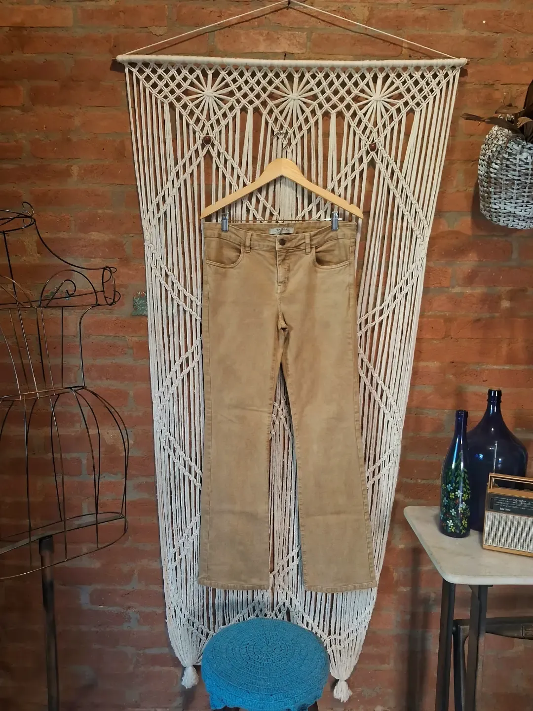 Calça flare caramelo